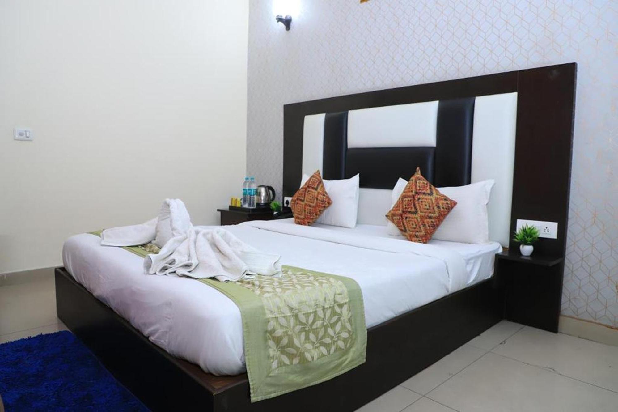 Hotel Global Inn By Quality Inn New Delhi Exterior photo